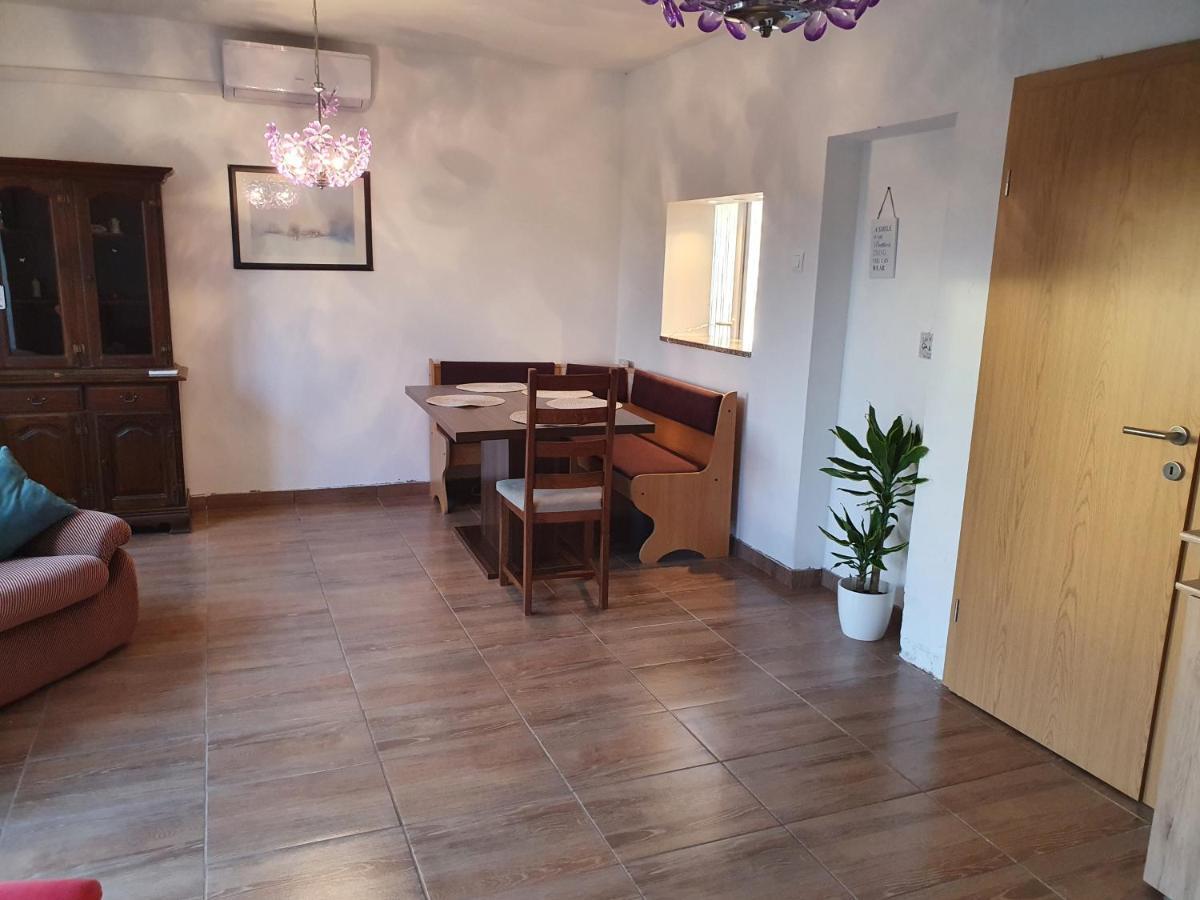 Apartman Meg Malinska Exterior foto